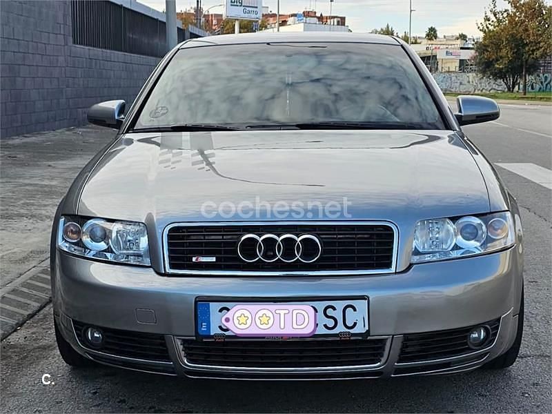 Gris / plata Usado 2004 Audi A4 Berlina | 4300 € (Precio justo) - Imagen 1/4