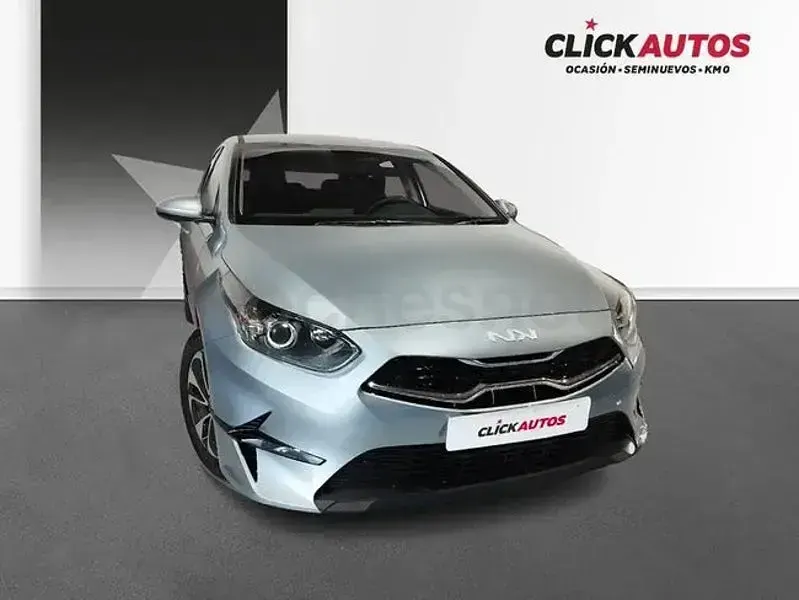 Usado Kia Ceed 100 CV (73 kW) 2025 Gris / plata Utilitario