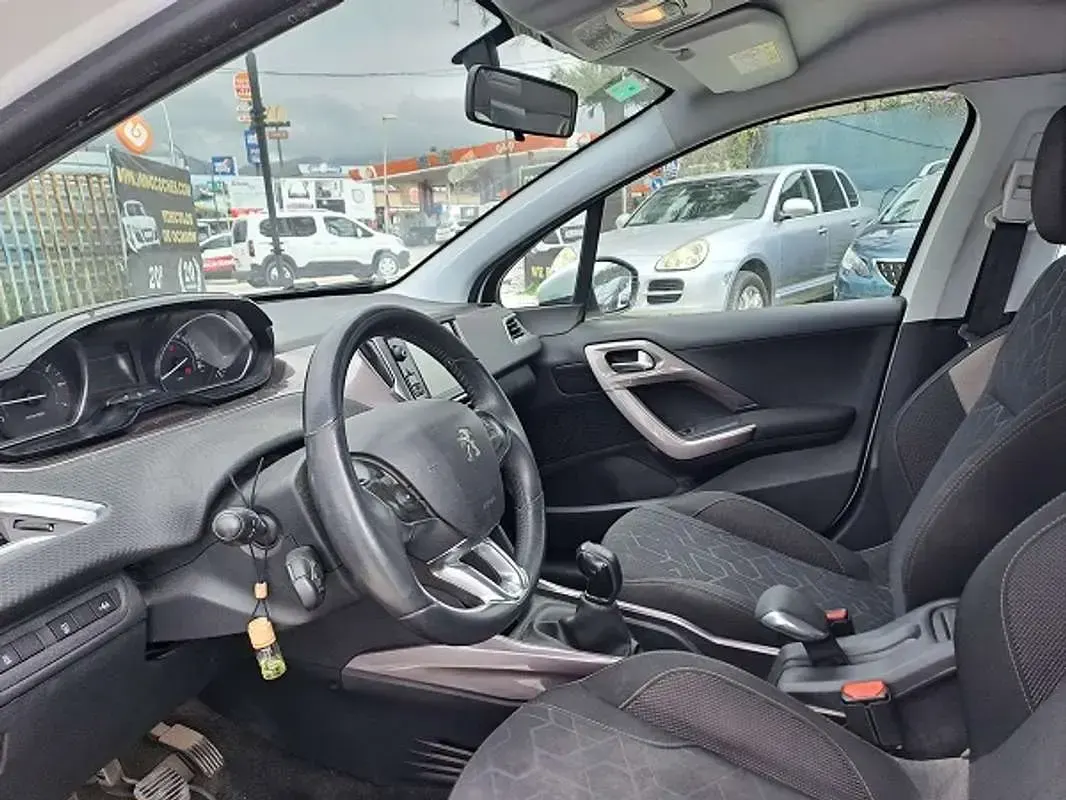 Usado Peugeot 2008 Access 82 CV (60 kW) 2015 Blanco SUV