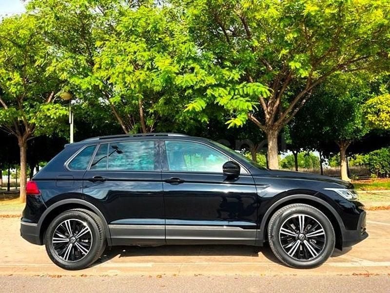 Usado VW Tiguan Life 150 CV (110 kW) 2021 Negro SUV
