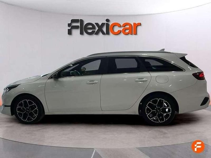 Usado Kia Ceed Style 101 CV (74 kW) 2025 Blanco Utilitario