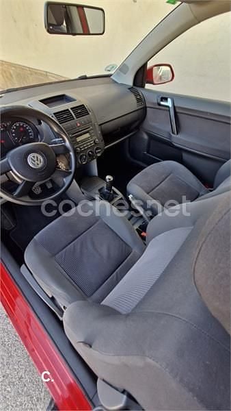 Usado VW Polo Advance 80 CV (58 kW) 2005 Rojo Utilitario