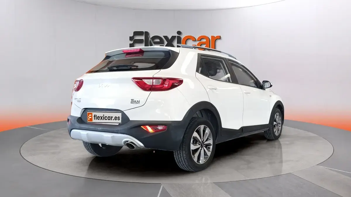 Usado Kia Stonic 101 CV (74 kW) 2021 Blanco SUV