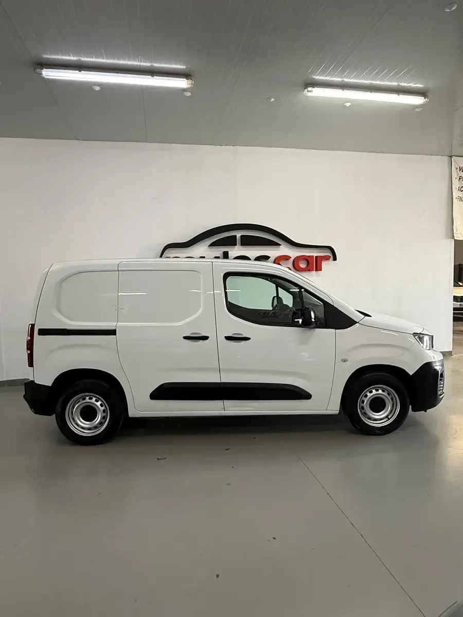 Usado Citroën Berlingo 102 CV (75 kW) 2021 Blanco Monovolumen