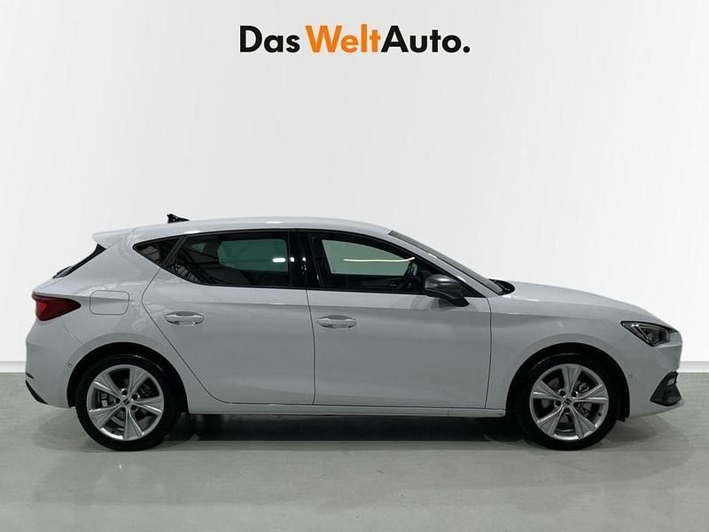 Usado Seat Leon FR 116 CV (85 kW) 2025 Blanco Berlina