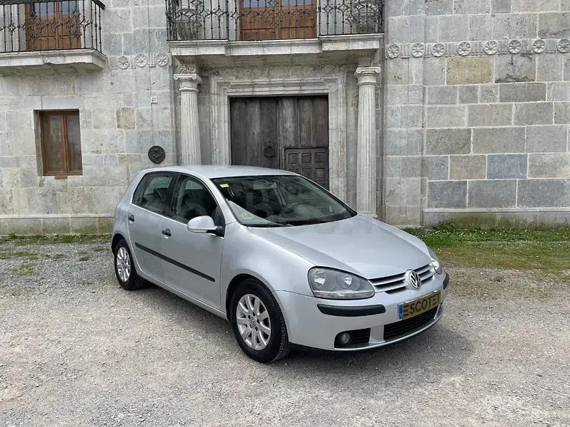 Usado VW Golf IV Sportline 115 CV (84 kW) 2004 Gris / plata Berlina