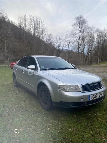 Usado Audi A4 130 CV (95 kW) 2001 Gris / plata Berlina