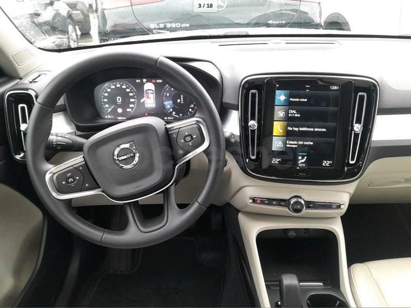 Usado Volvo XC40 Momentum 163 CV (119 kW) 2021 Gris / plata SUV