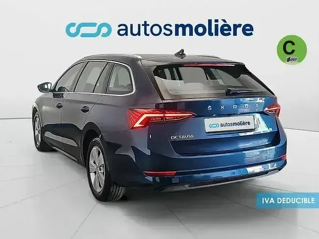 Usado Skoda Octavia Ambition 115 CV (84 kW) 2022 Azul Familiar