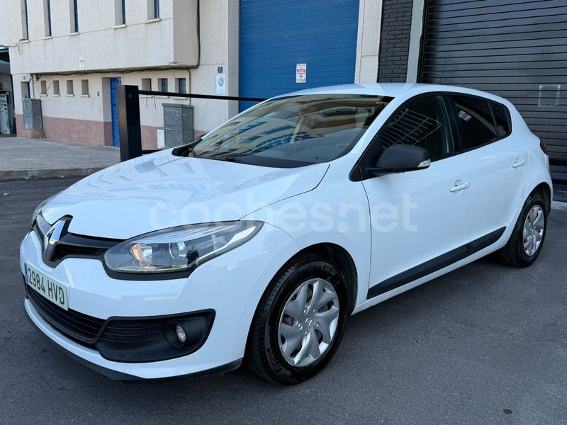 Gris / plata Usado 2013 Renault Mégane III Dynamique Berlina | 3990 € (Buen precio) - Imagen 1/4