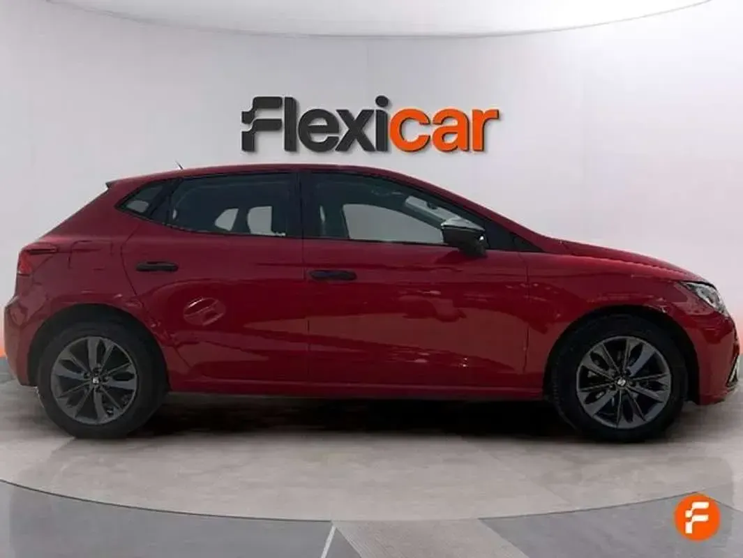 Usado Seat Ibiza Reference 90 CV (66 kW) 2021 Rojo Utilitario