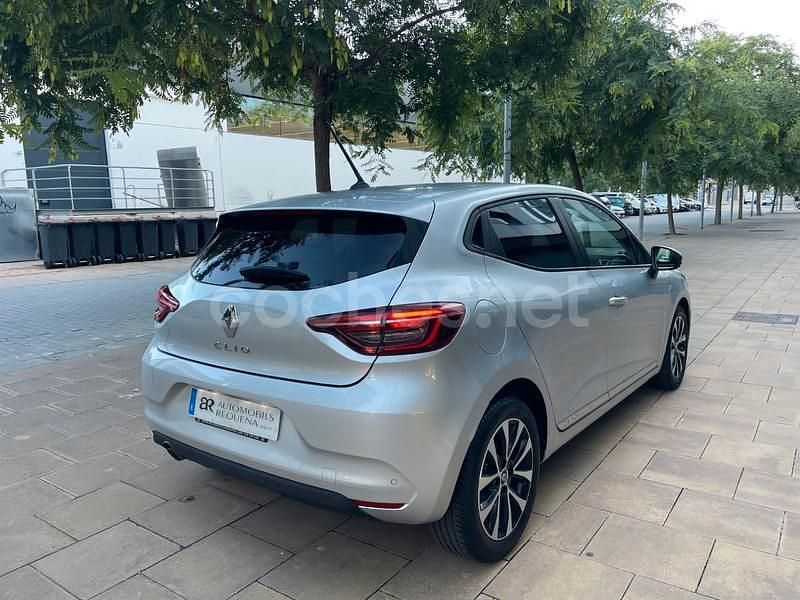 Usado Renault Clio V Intens 90 CV (66 kW) 2021 Gris / plata Berlina