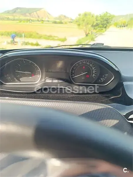 Usado Peugeot 208 Style 82 CV (60 kW) 2017 Blanco Utilitario