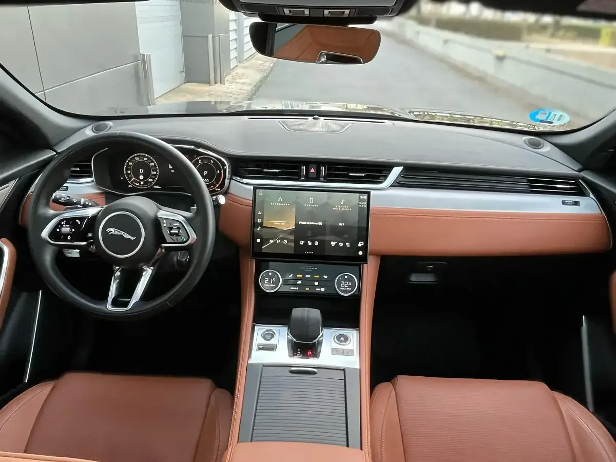 Usado Jaguar F-Pace R-Dynamic 204 CV (150 kW) 2024 Azul SUV