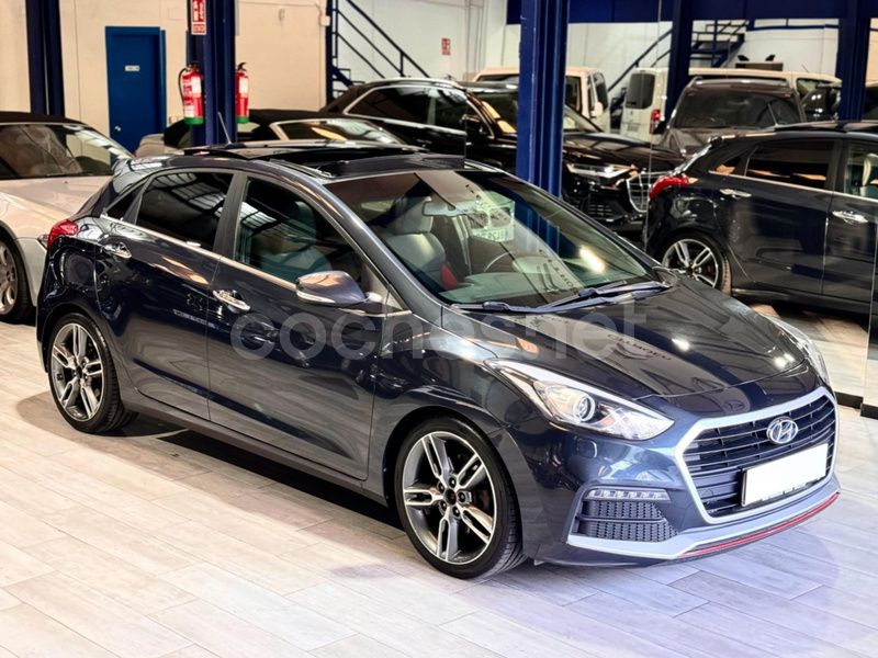 Gris / plata Usado 2015 Hyundai i30 Turbo Berlina | 13.750 € - Imagen 1/4