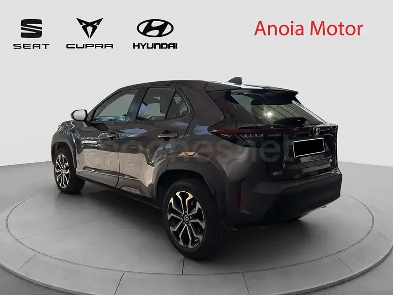Usado Toyota Yaris Cross Active 116 CV (85 kW) 2022 Gris / plata SUV