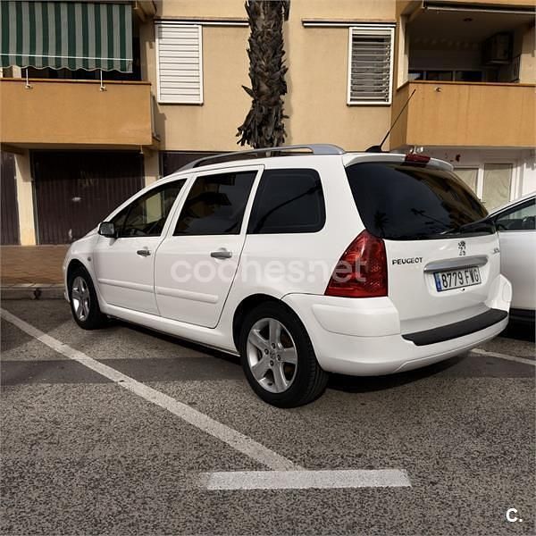 Usado Peugeot 307 110 CV (80 kW) 2007 Blanco Familiar