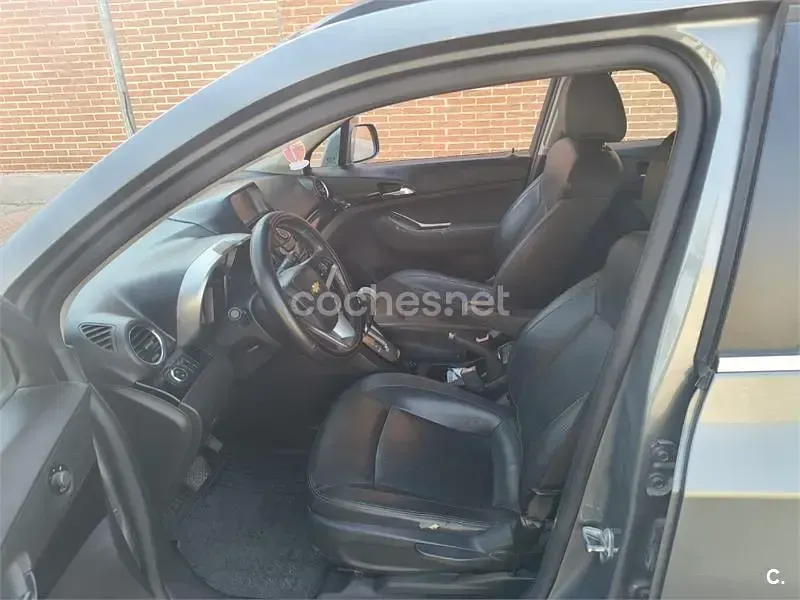 Usado Chevrolet Orlando LTZ 163 CV (119 kW) 2011 Gris / plata Monovolumen