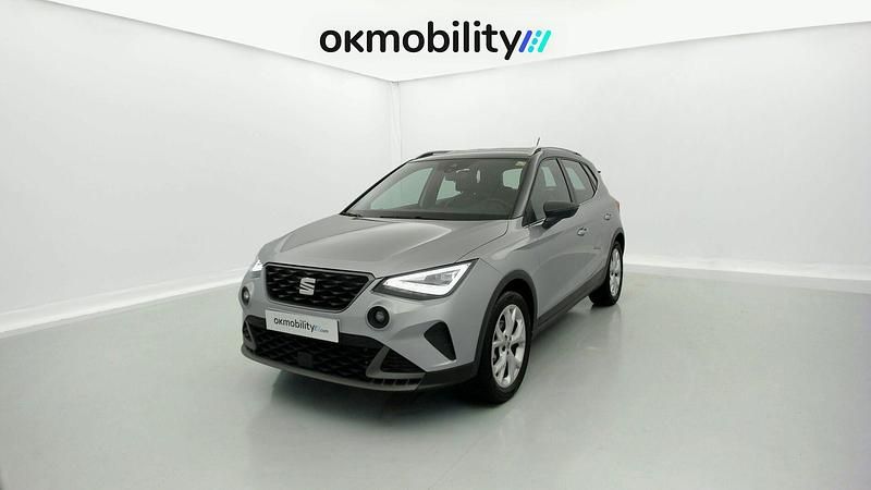 Midnight schwarz metallic / magnetic grau metallic Usado 2023 Seat Arona FR SUV | 15.120 € (Super precio) - Imagen 1/4