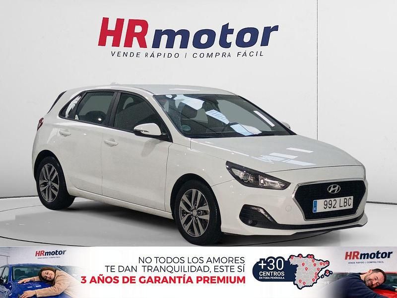Usado Hyundai i30 120 CV (88 kW) 2019 Blanco Berlina