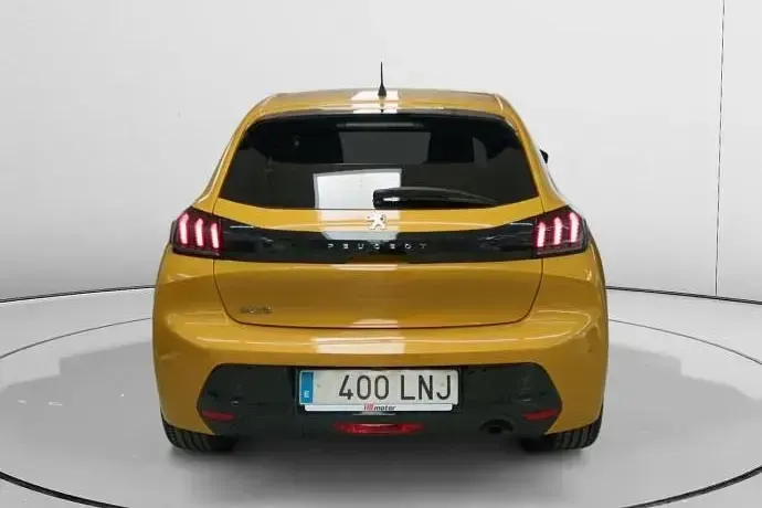 Usado Peugeot 208 Allure 100 CV (73 kW) 2021 Utilitario