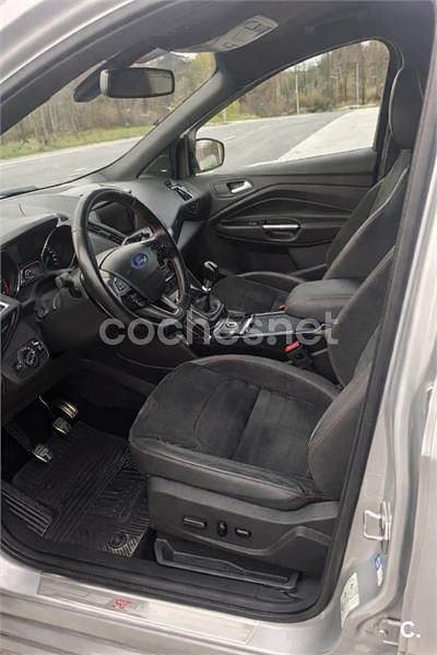 Usado Ford Kuga ST-Line 150 CV (110 kW) 2018 Gris / plata SUV