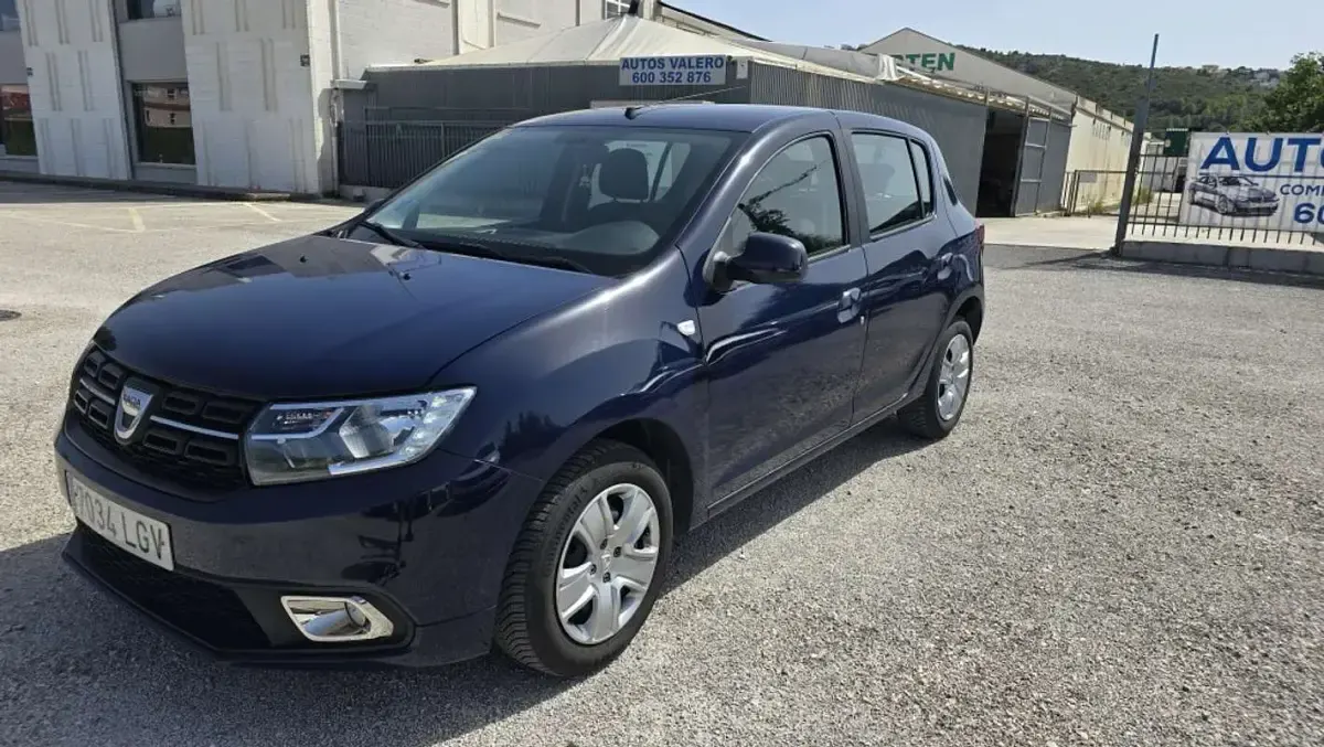 Usado Dacia Sandero Comfort 90 CV (66 kW) 2020 Azul Utilitario