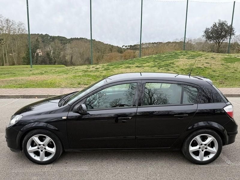 Usado Opel Astra Sport 100 CV (73 kW) 2007 Negro Berlina