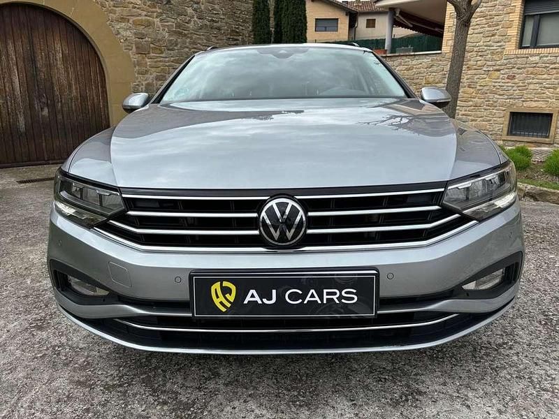 Usado VW Passat Executive 150 CV (110 kW) 2022 Gris Familiar