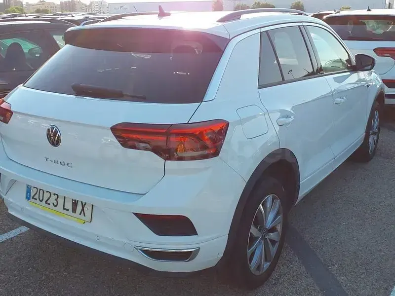 Usado VW T-Roc Advance 110 CV (80 kW) 2022 Negro SUV