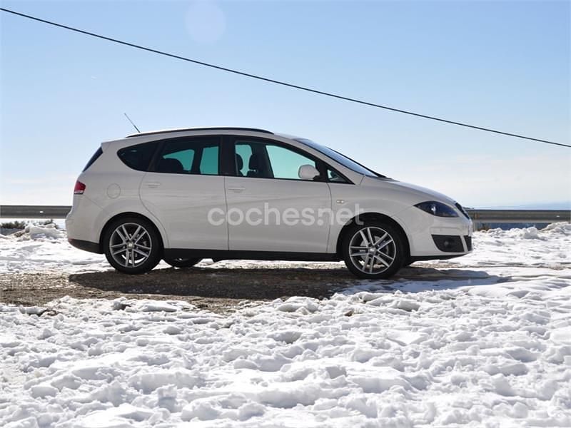 Blanco Usado 2015 Seat Altea XL I-Tech Monovolumen | 8200 € (Un poco caro) - Imagen 1/4
