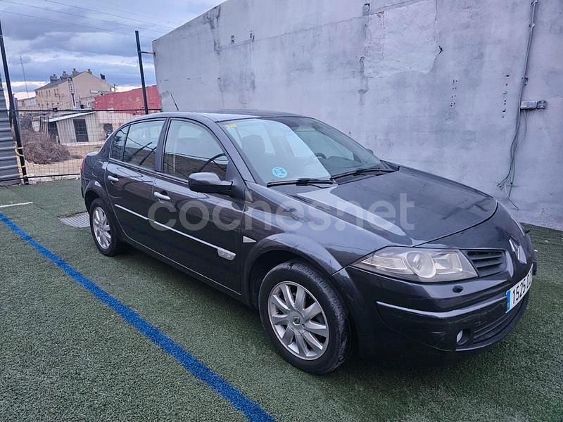 Azul Usado 2005 Renault Mégane II Expression Berlina | 4999 € (Un poco caro) - Imagen 1/4