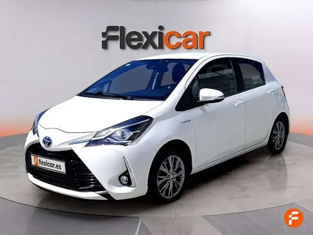 Usado Toyota Yaris Active 99 CV (72 kW) 2020 Blanco Utilitario