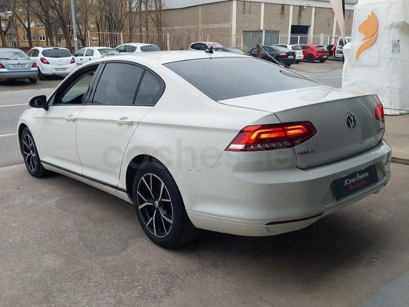 Usado VW Passat Advance 120 CV (88 kW) 2015 Blanco Berlina