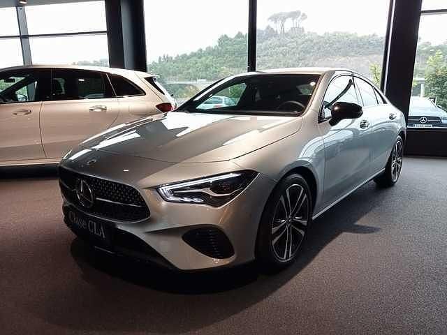 Gris Nuevo 2024 Mercedes CLA200 Berlina | 44.250 € (Precio justo) - Imagen 1/4