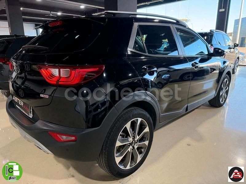 Usado Kia Stonic 100 CV (73 kW) 2019 Negro SUV