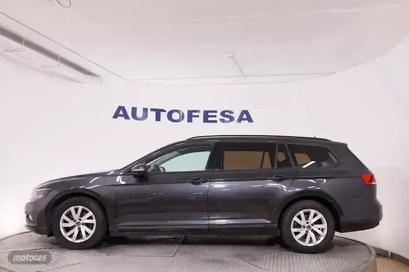Usado VW Passat 122 CV (89 kW) 2021 Gris Familiar