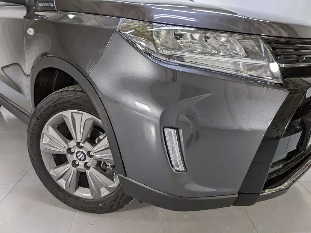 Nuevo Suzuki Vitara 110 CV (80 kW) 2026 Gris SUV