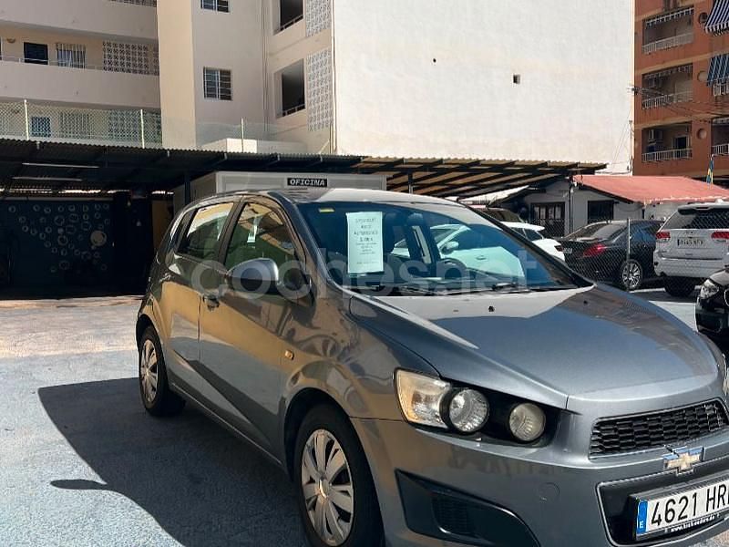 Usado Chevrolet Aveo LT 100 CV (73 kW) 2013 Gris / plata Berlina