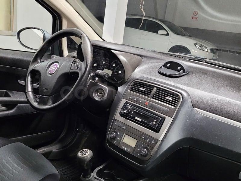 Usado Fiat Punto Classica 70 CV (51 kW) 2008 Gris / plata Utilitario