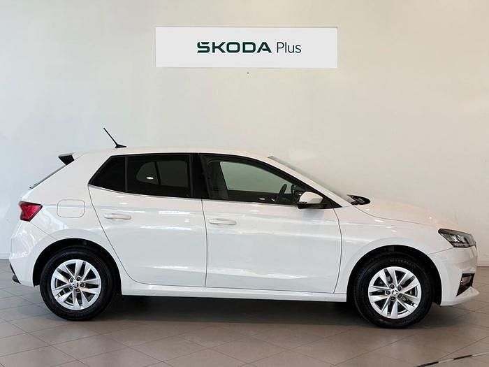 Usado Skoda Fabia Selection 95 CV (69 kW) 2024 Blanco Utilitario