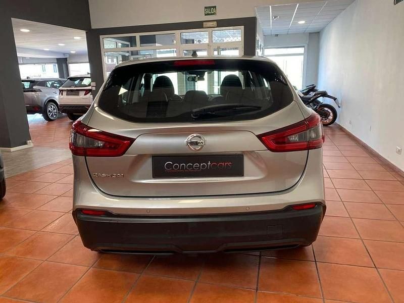 Usado Nissan Qashqai Acenta 116 CV (85 kW) 2018 Plateado SUV
