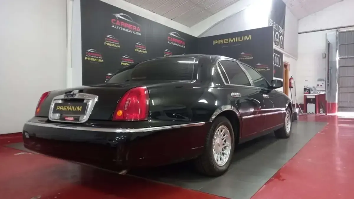 Usado Lincoln Town Car 1998 Negro Berlina