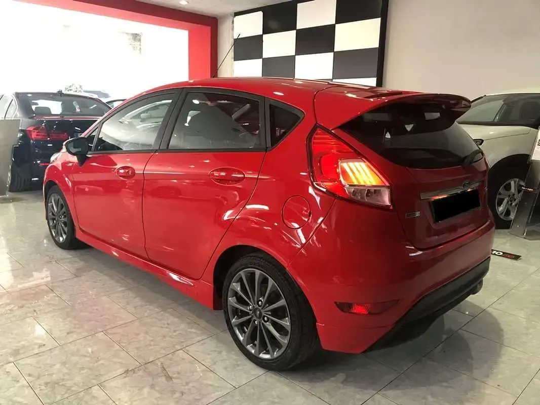 Usado Ford Fiesta ST-Line 101 CV (74 kW) 2017 Rojo Utilitario
