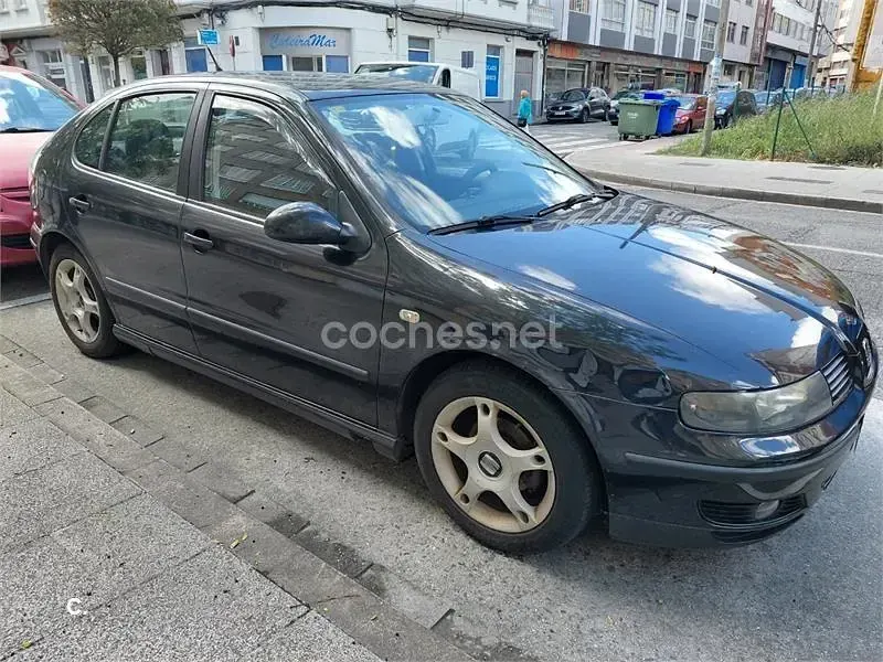 Usado Seat Leon Sport 105 CV (77 kW) 2004 Negro Utilitario