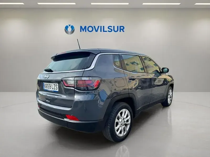 Usado Jeep Compass Limited 130 CV (95 kW) 2022 Gris / plata SUV