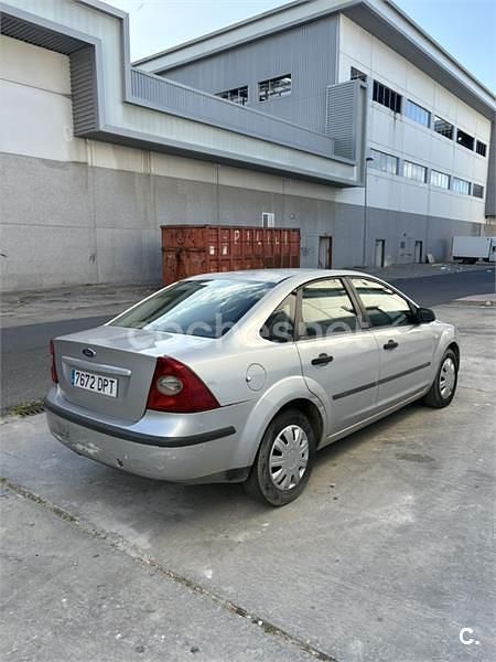 Usado Ford Focus Sport 109 CV (80 kW) 2005 Gris / plata Berlina
