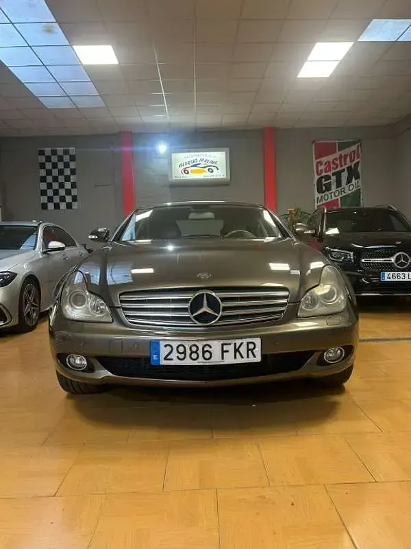 Usado Mercedes CLS320 224 CV (164 kW) 2007 Gris Coupe