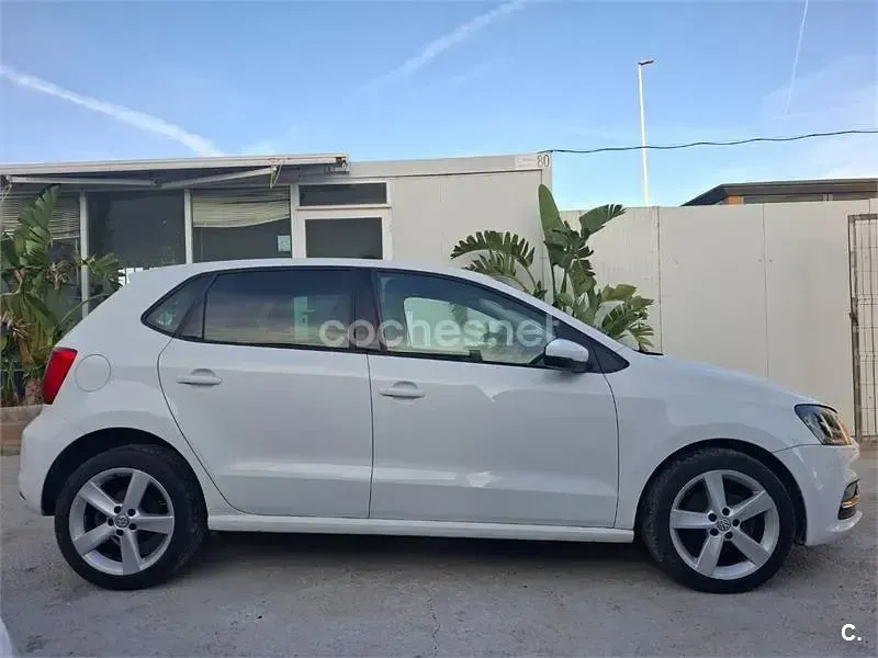 Usado VW Polo Sportline 90 CV (66 kW) 2015 Blanco Berlina