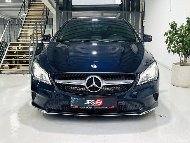 Usado Mercedes CLA180 108 CV (79 kW) 2018 Azul Berlina